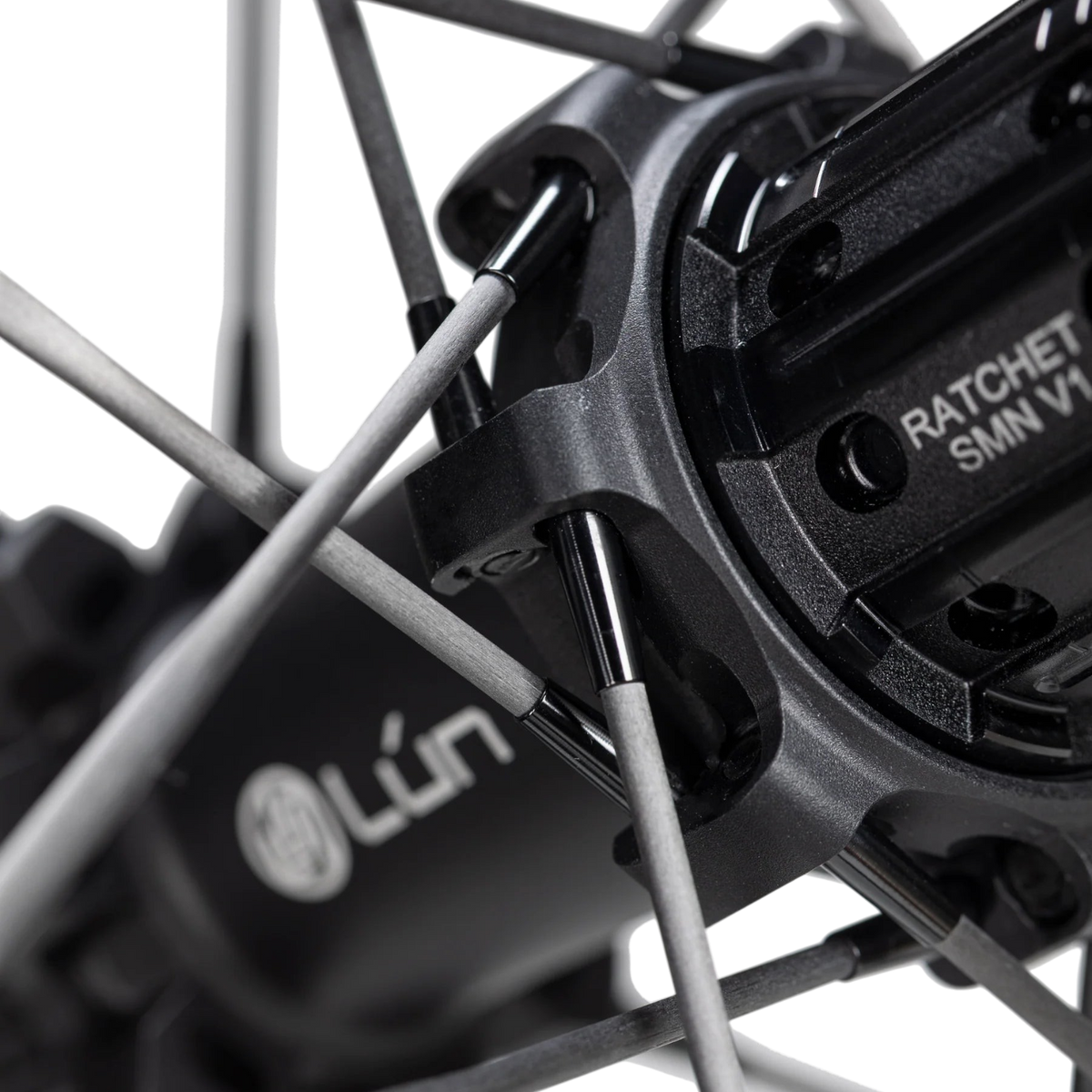 NorVelo Lún Gryper gravel bike wheel hub with carbon spokes and 36T ratchet system mechanism