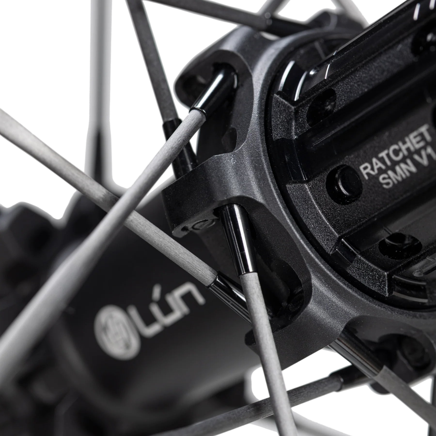 NorVelo Lún Gryper gravel bike wheel hub with carbon spokes and 36T ratchet system mechanism